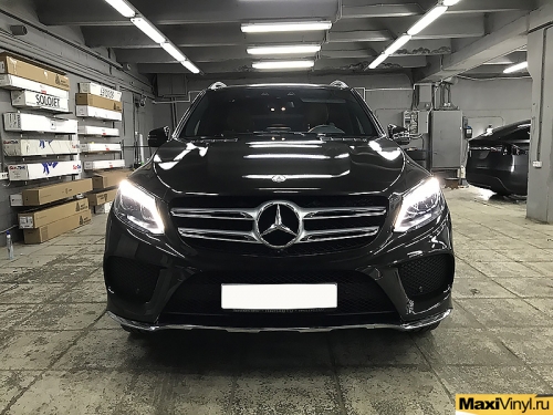 Полная оклейка Mercedes-Benz GLE в черный металлик